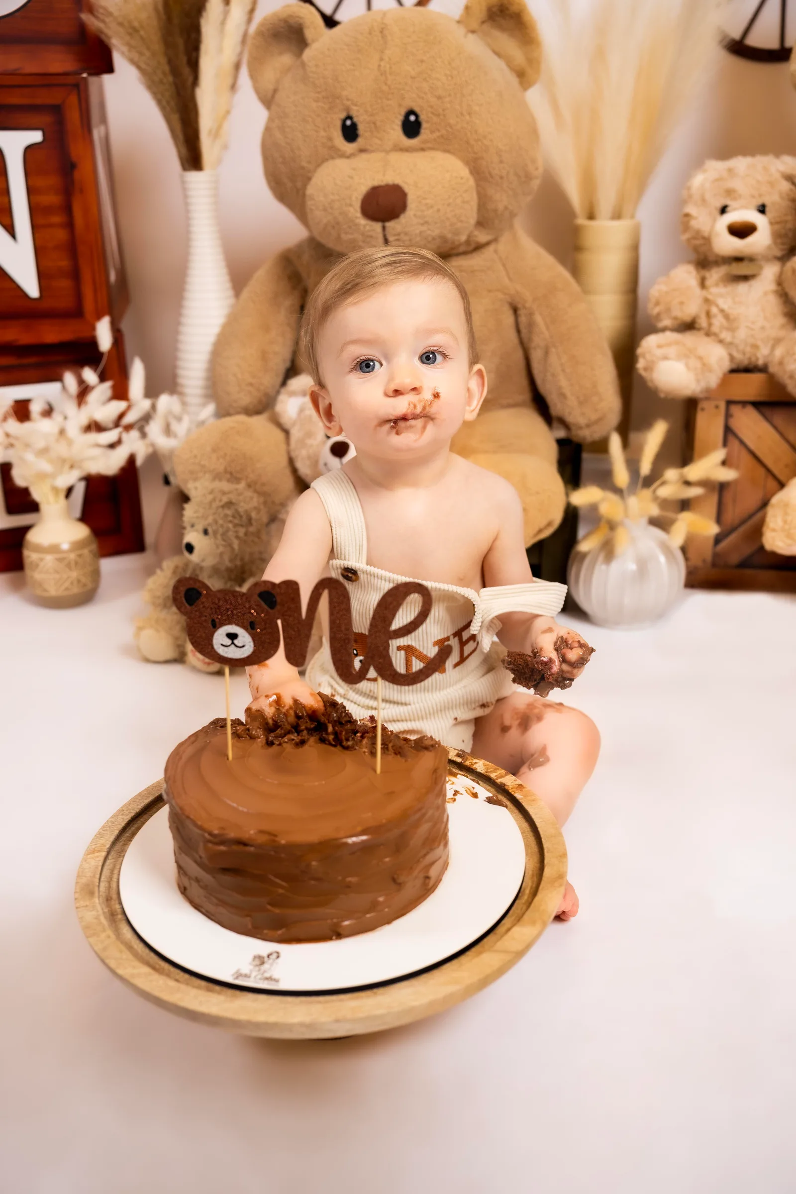 What actually happens at a cake smash.
