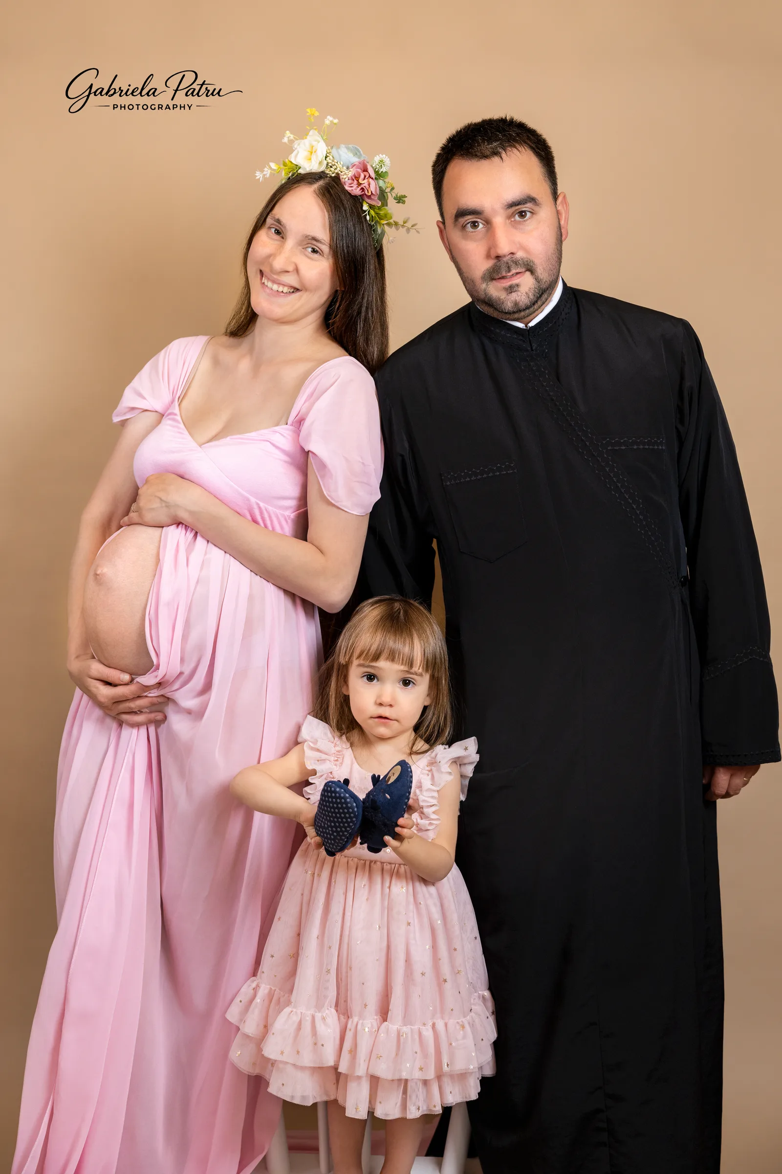 Elegant maternity photography preserving the love, excitement, and anticipation before your baby’s arrival.